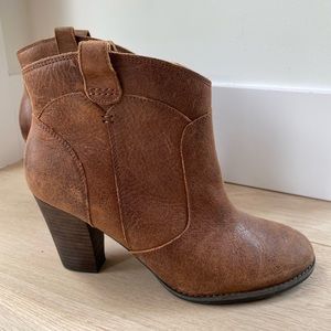 Indigo by Clarks Heath Harrier Cognac Ladies Ankle boot size 9.5 cowboy bootie